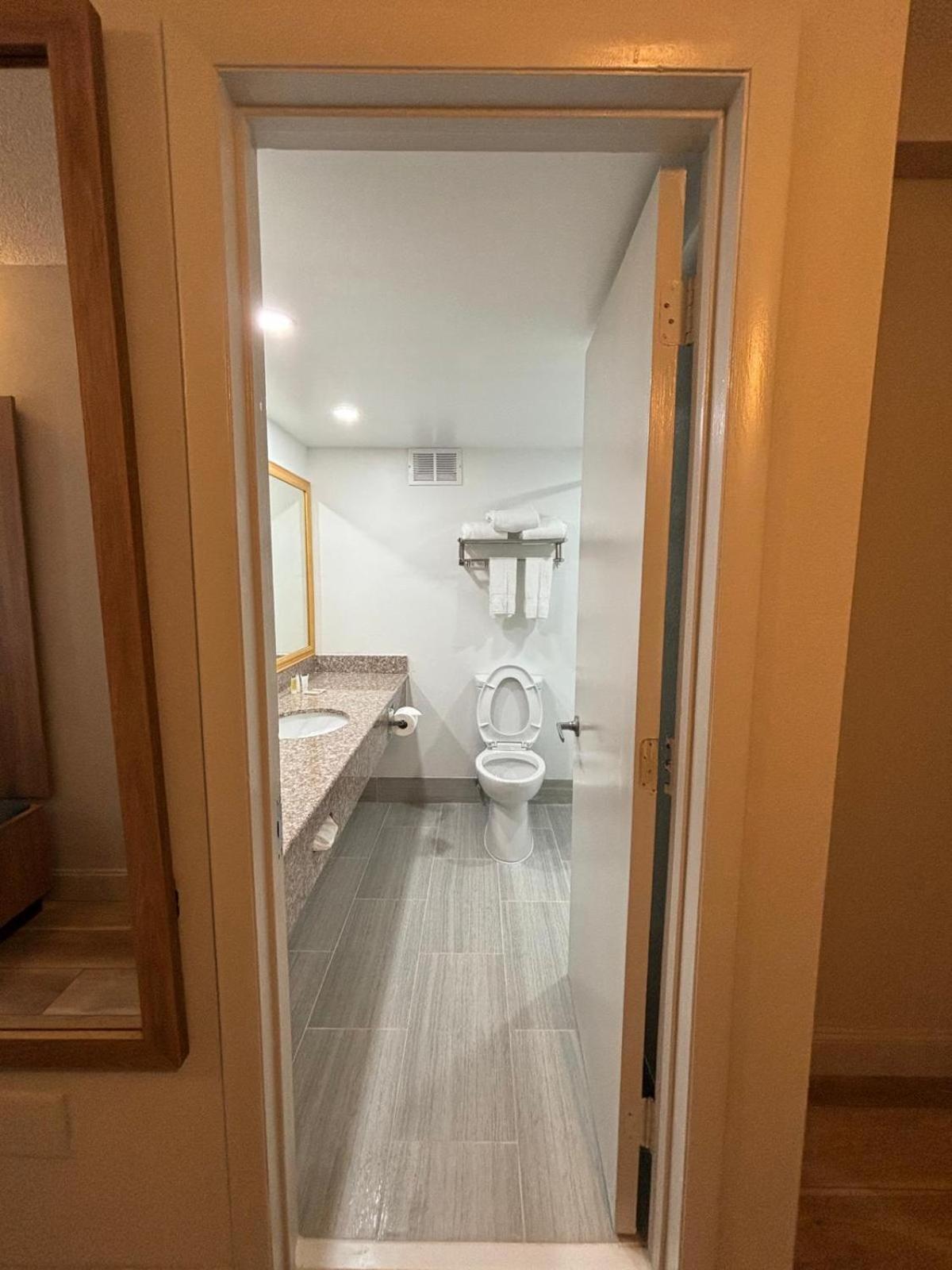 Days Hotel By Wyndham Williamsburg I-64 Екстериор снимка