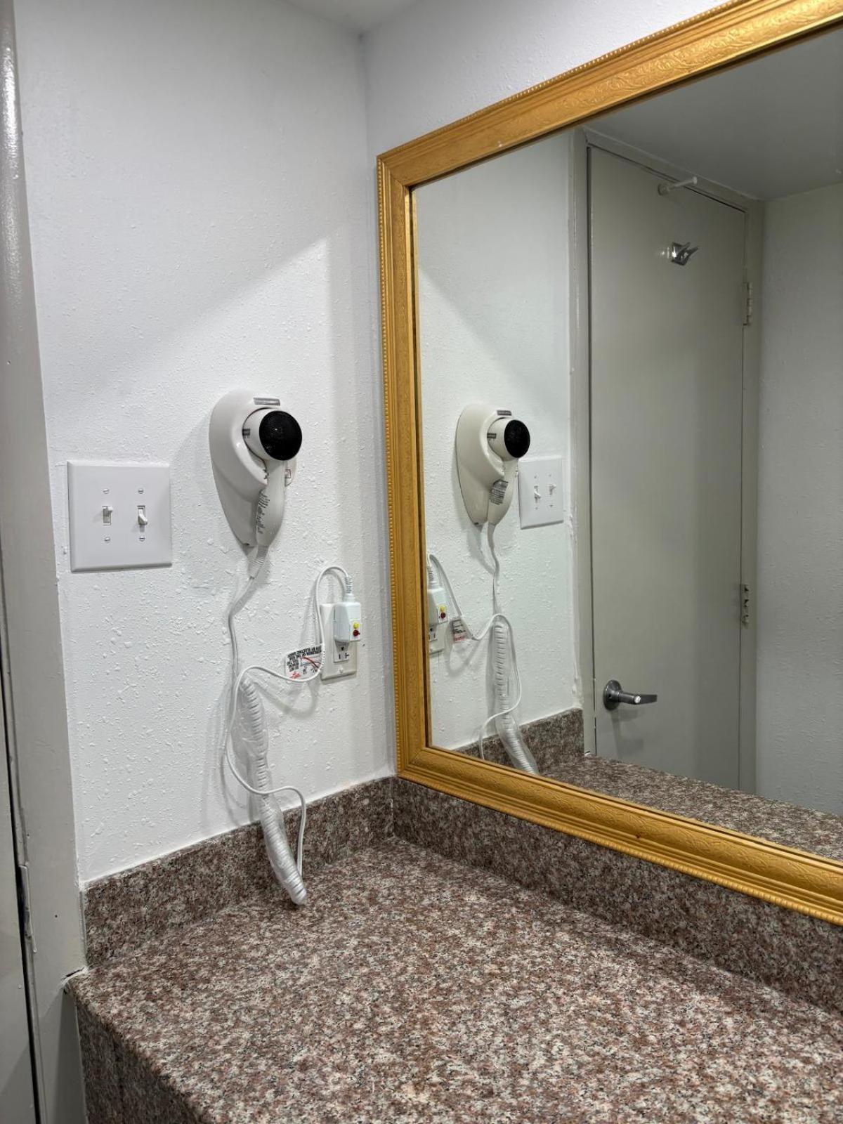 Days Hotel By Wyndham Williamsburg I-64 Екстериор снимка