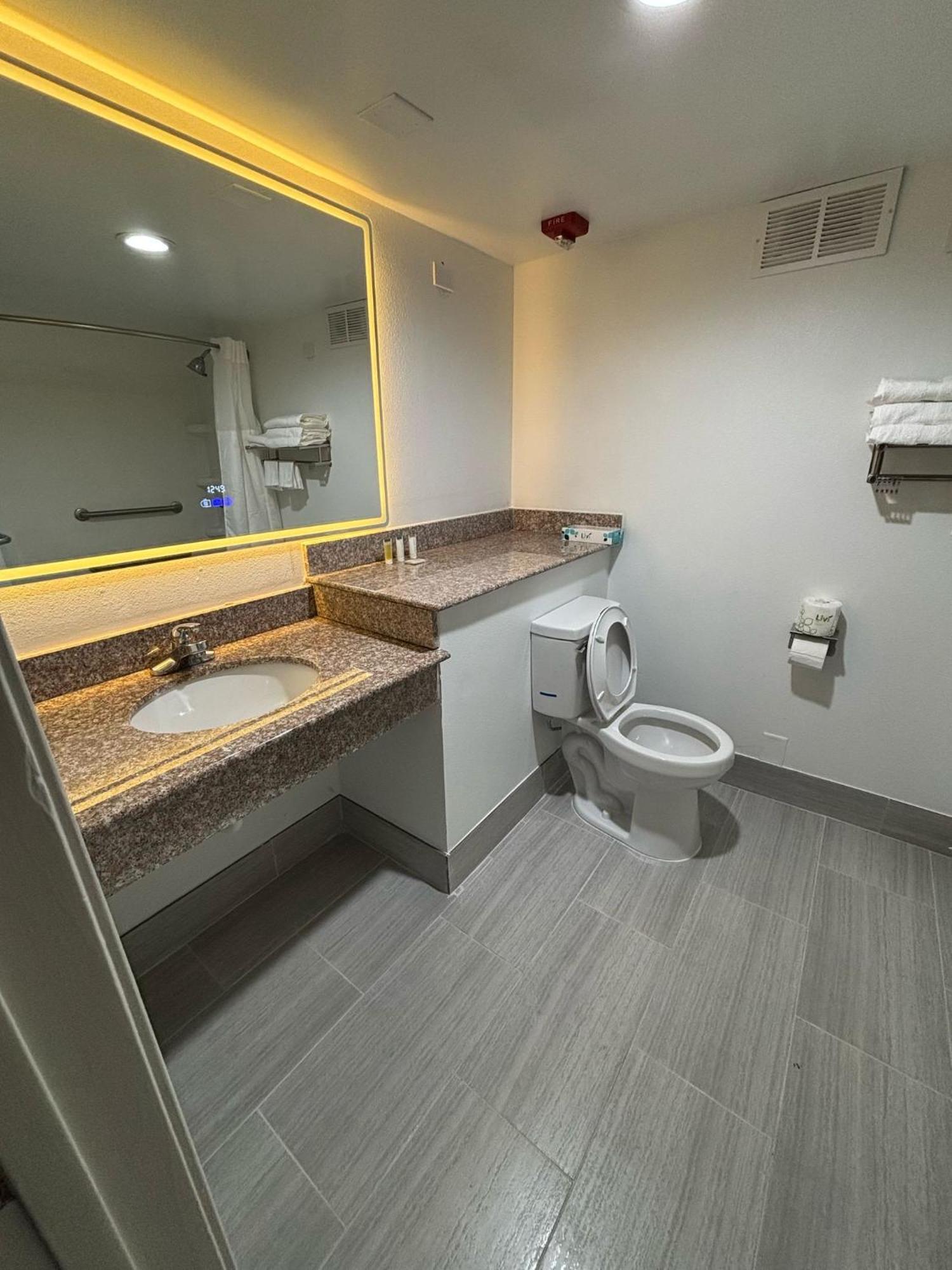 Days Hotel By Wyndham Williamsburg I-64 Екстериор снимка