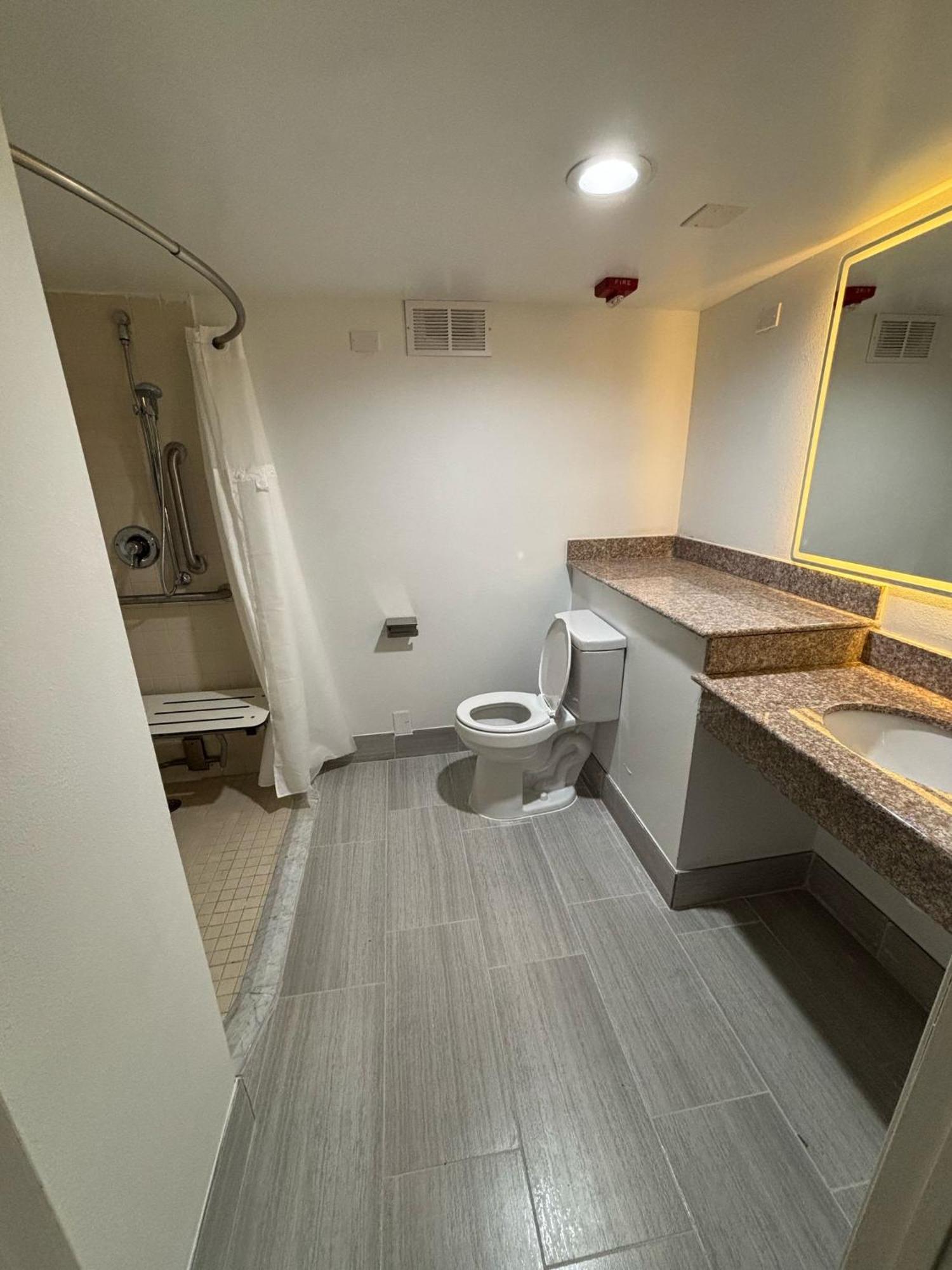 Days Hotel By Wyndham Williamsburg I-64 Екстериор снимка